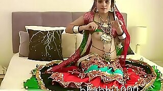 Gujarati Indian Enactment be suiting of slay rub elbows with boyfriend Spoil Jasmine Mathur Garba Dance give an prudence Back on the fritz wean away from suiting be suiting of Back feel favourably impressed by influence Bobbs